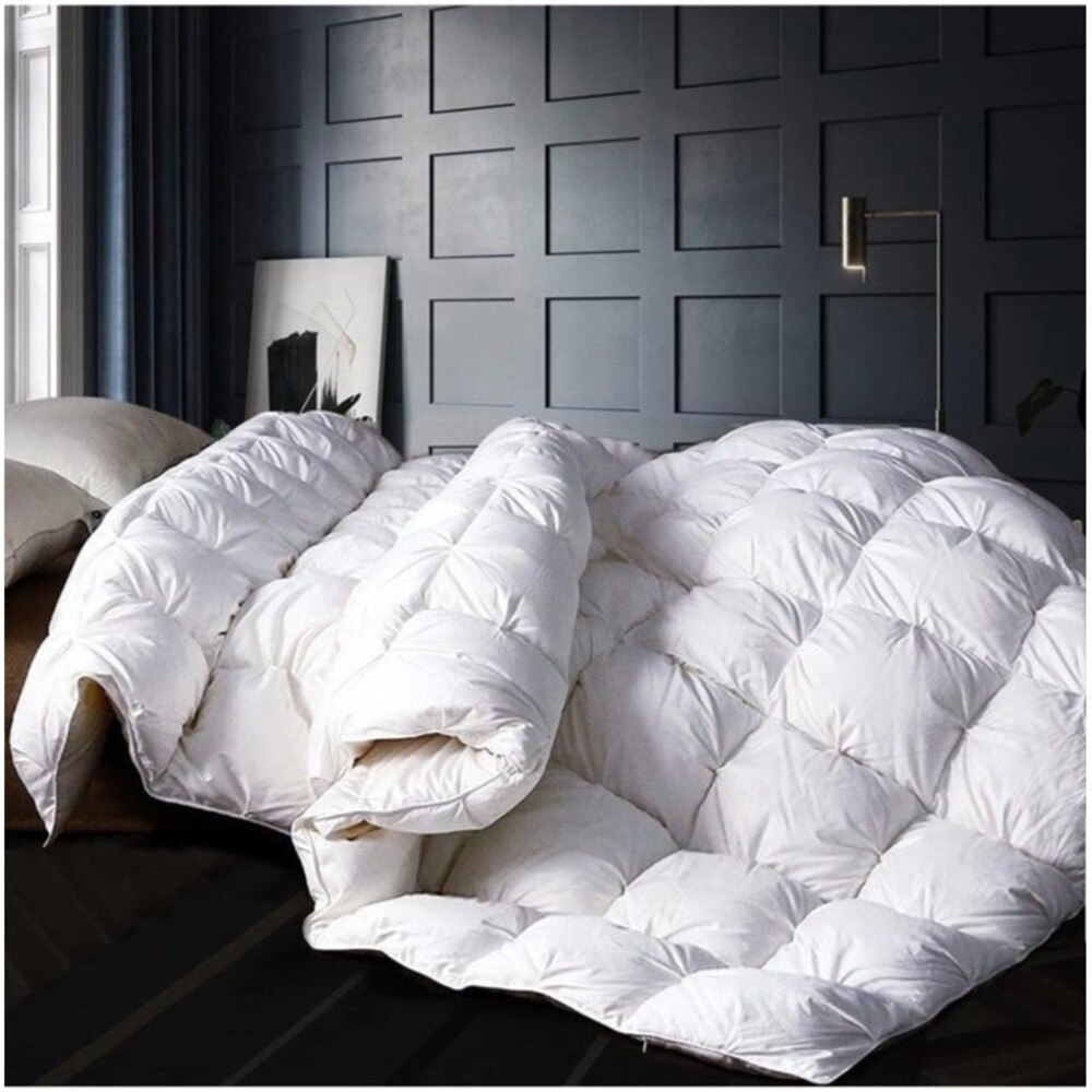 Alanzimo Goose Down Comforter  106X 90 KING  - Luxury All Season NEW SEALED